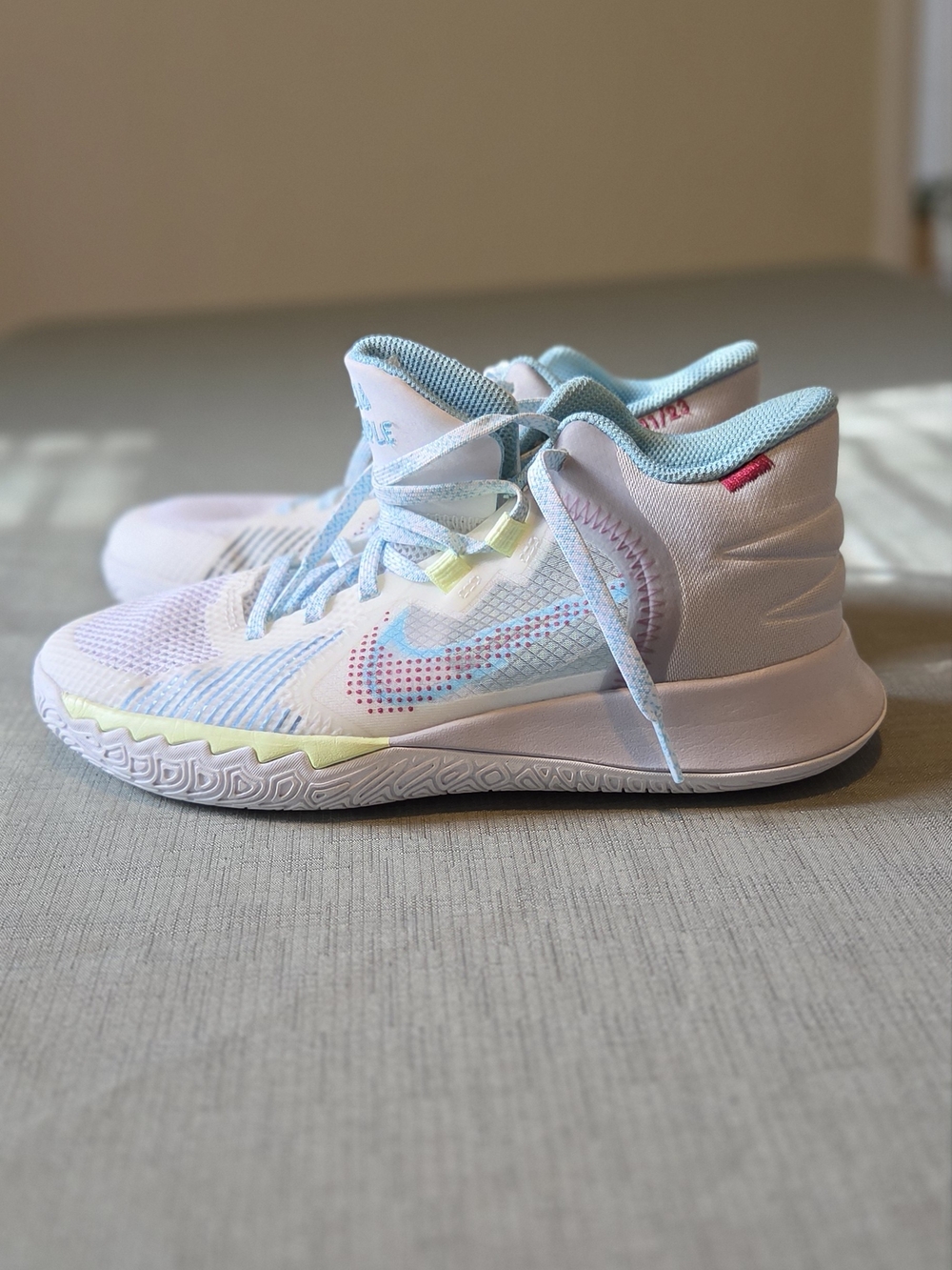 Nike Kyrie Flytrap 5 '1 World 1 People' Sneakers